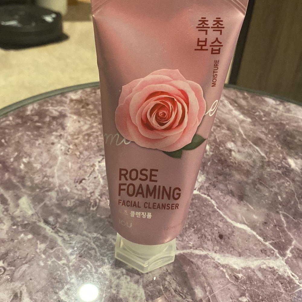 Rose foaming facial cleanser - Picture 2 of 3